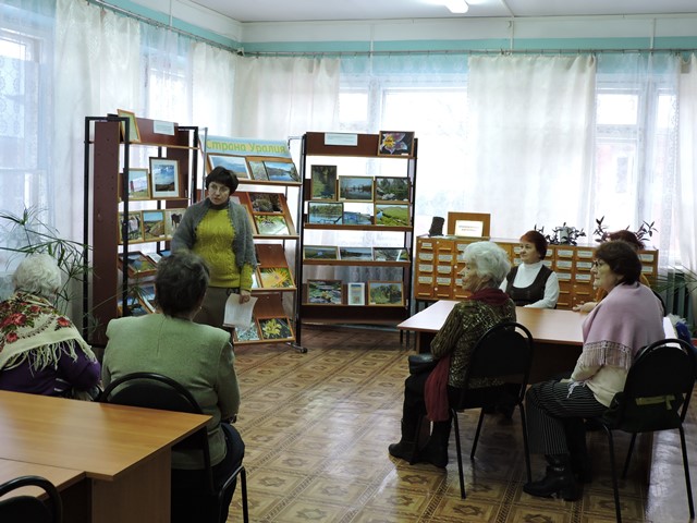 Ветераны Новотроицка посетили библиотеку